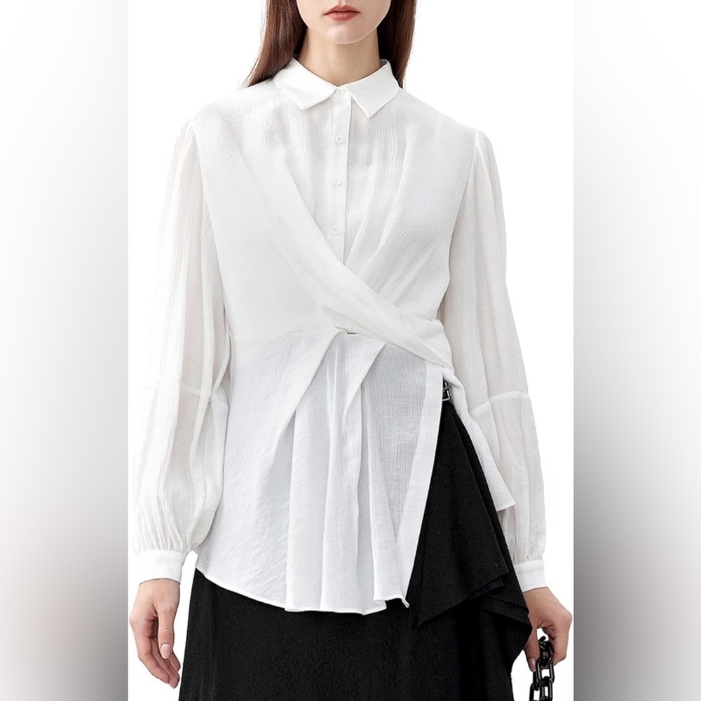NWT SDEER Women's Asymmetrical Blouse size small
Color- white
